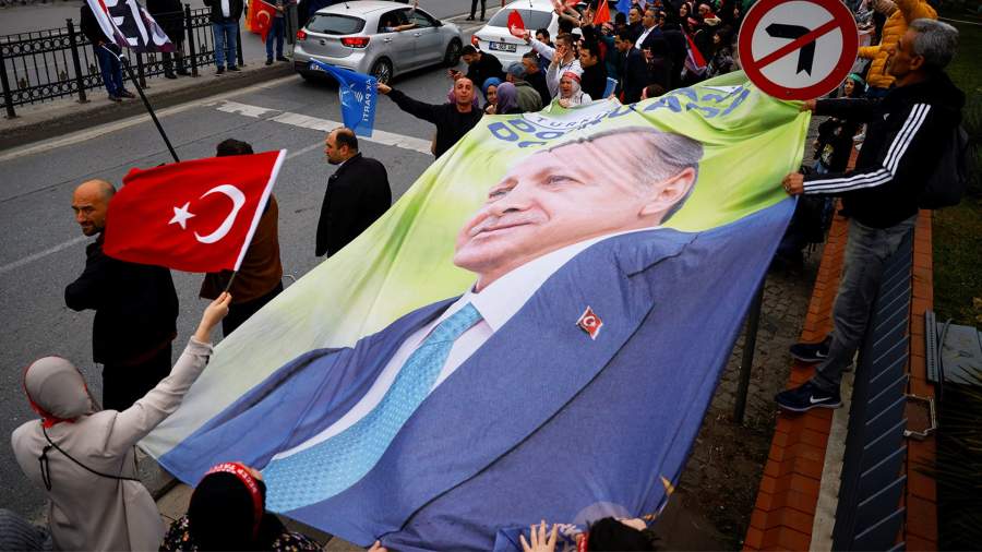 Erdogan leads Turkey's presidential election after ballot count with